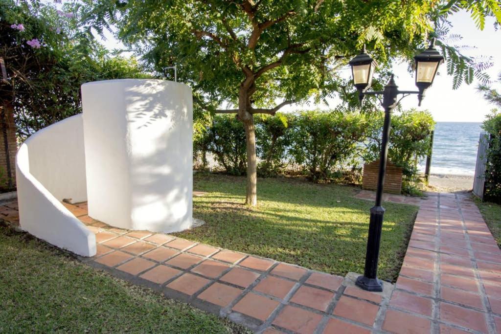 Villa Alboran Beachfront 9Pax Torre de Benagalbon Exterior photo